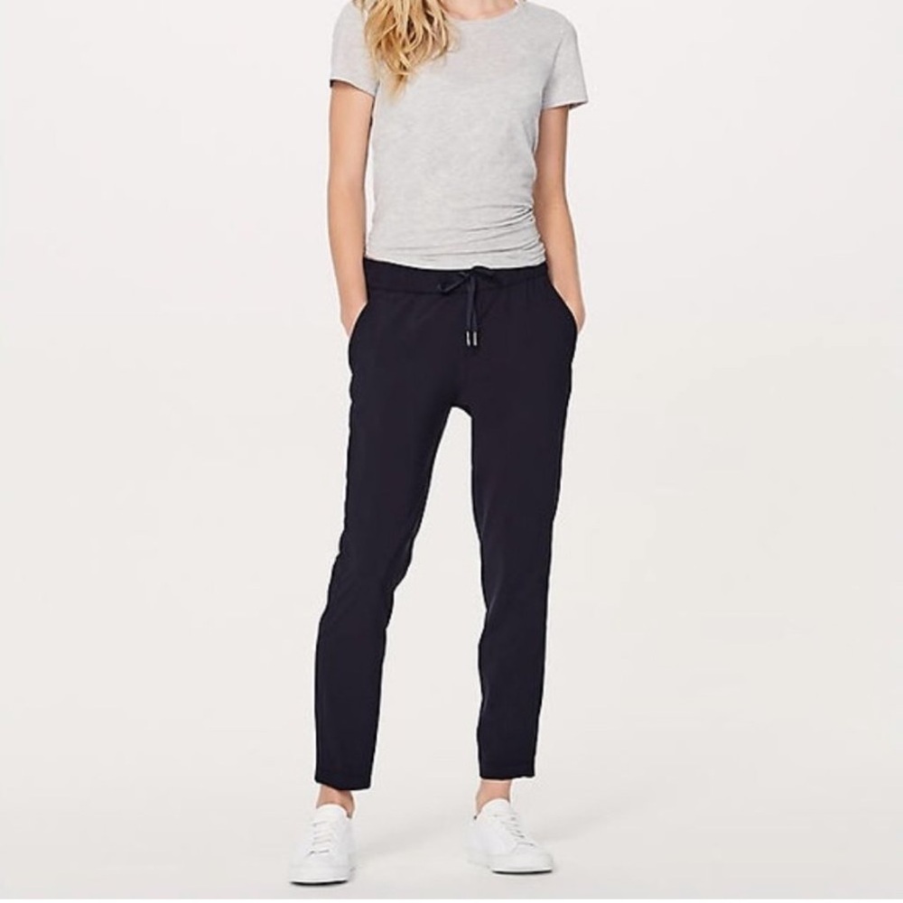 Lululemon On The Fly Pant Woven 27” size 2 Black
